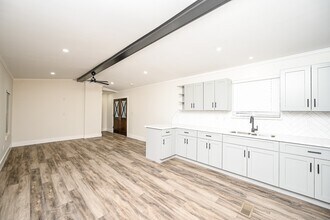15511 Cypress Garden Dr in Tomball, TX - Building Photo - Building Photo