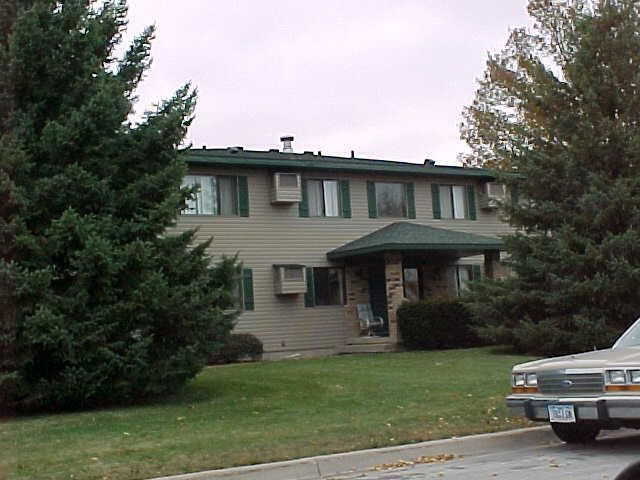 1953 Pinehurst Ln in Waterloo, IA - Building Photo