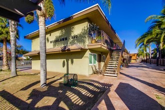 Woodlawn Apartments in Escondido, CA - Building Photo - Building Photo