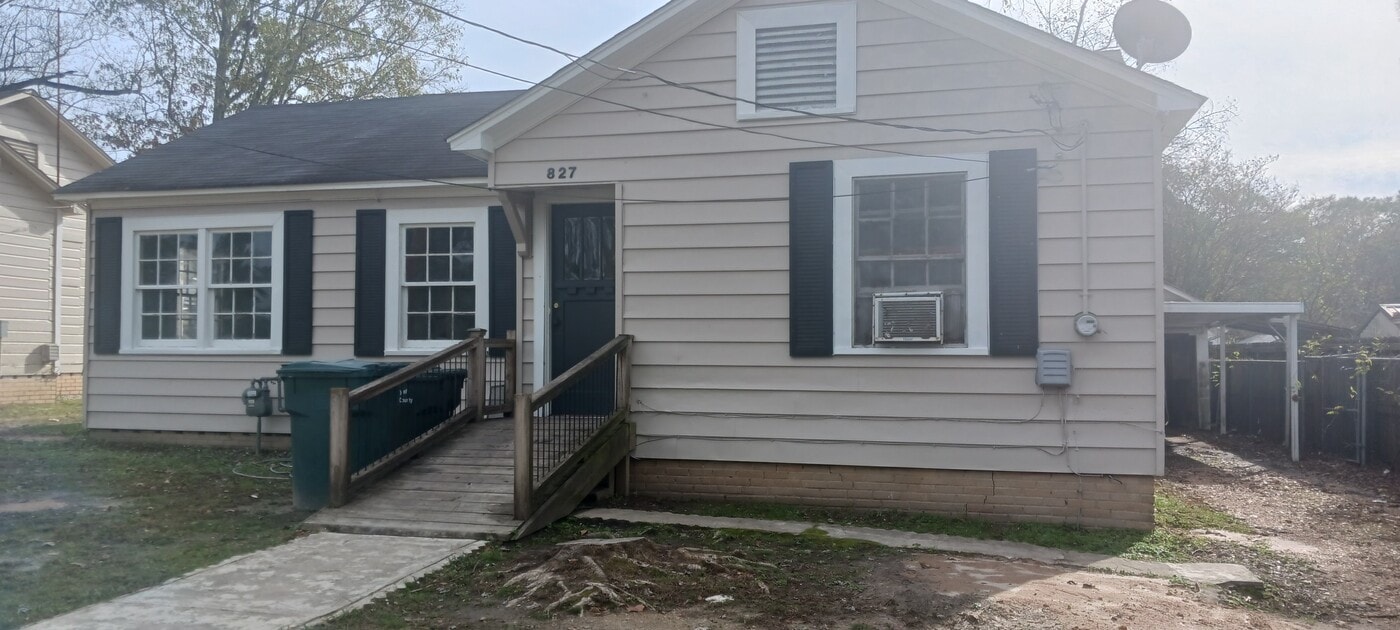 827 W Main St in Magnolia, AR - Building Photo