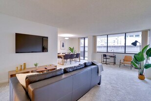 320 23rd St S in Arlington, VA - Building Photo