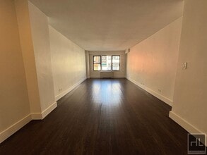 EAST 63 STREET in New York, NY - Foto de edificio - Building Photo