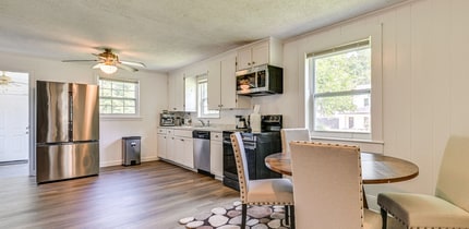 Room in House on Austin Dr in Charlotte, NC - Building Photo - Building Photo