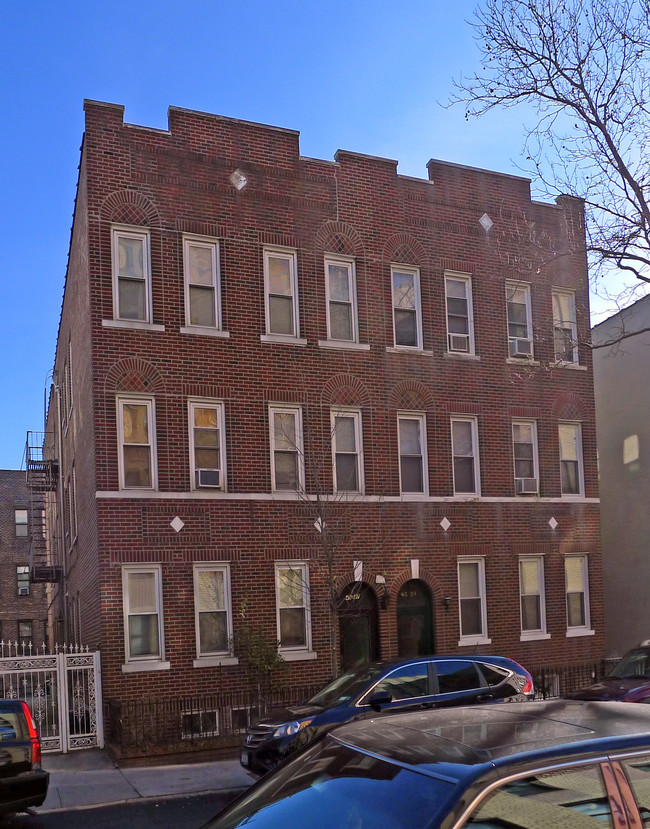 45-39 41st St in Sunnyside, NY - Building Photo - Building Photo