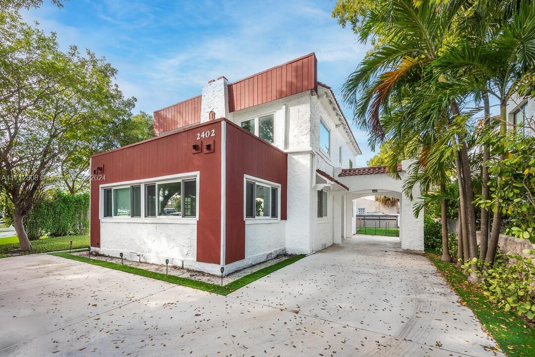 2402 Alton Rd in Miami Beach, FL - Building Photo