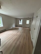 203 S Main St, Unit 1 in St. Albans, VT - Foto de edificio - Building Photo