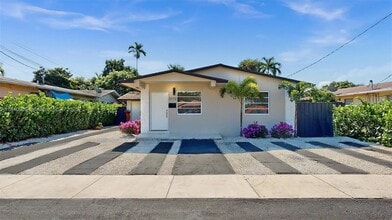 3170 SW 25th Ter in Miami, FL - Building Photo - Building Photo