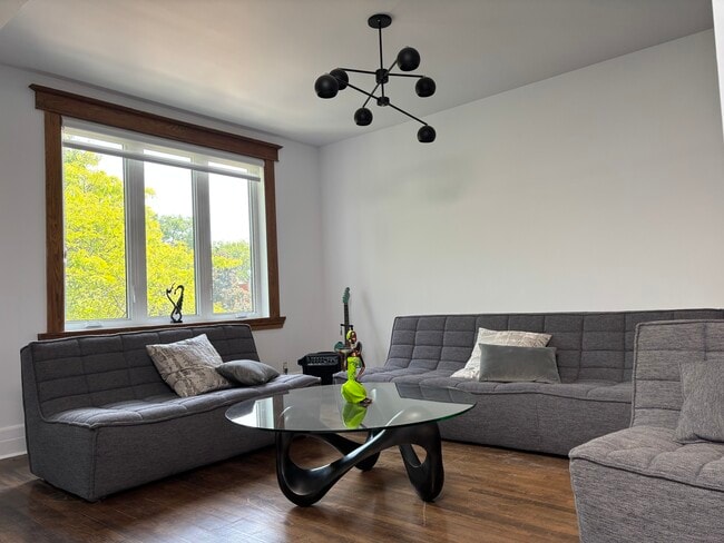 846 Wiseman Av in Outremont, QC - Building Photo - Building Photo
