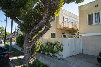 1495 Henderson Ave in Long Beach, CA - Building Photo - Building Photo