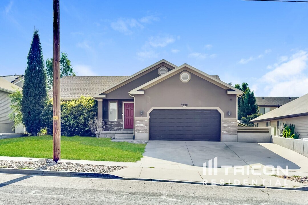 4598 6000 W in West Valley City, UT - Building Photo