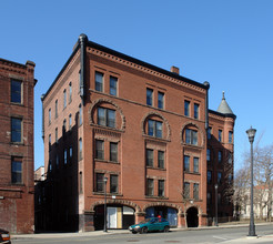 68-74 Essex St in Holyoke, MA - Building Photo - Building Photo