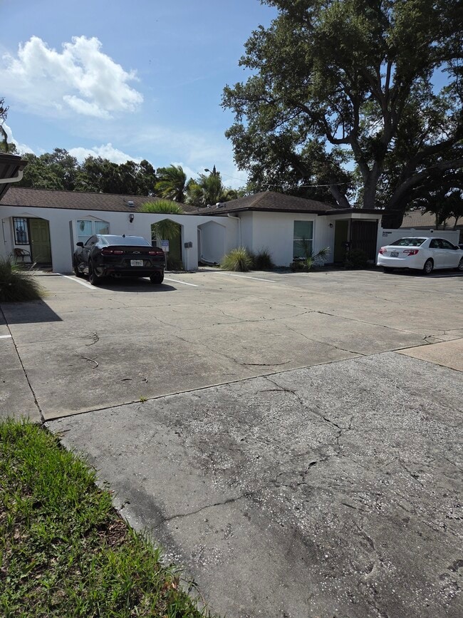 77 Overbrook Blvd, Unit Apt #2