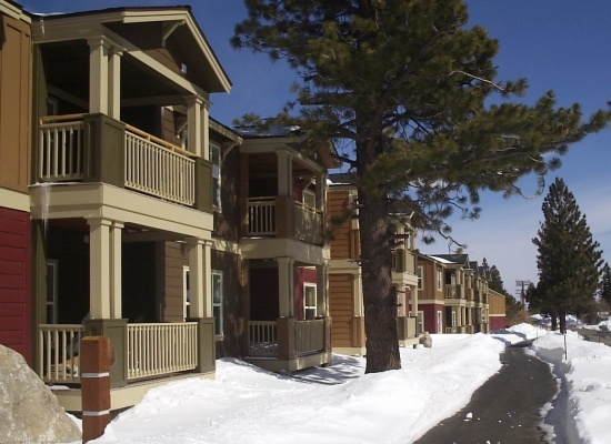 Aspen Village Apartments in Mammoth Lakes, CA - Foto de edificio