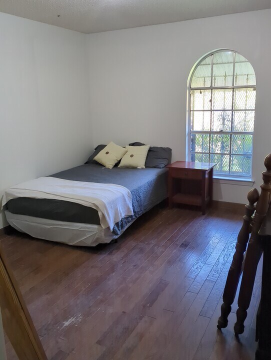 1241 Hawthorn Dr in Pensacola, FL - Building Photo