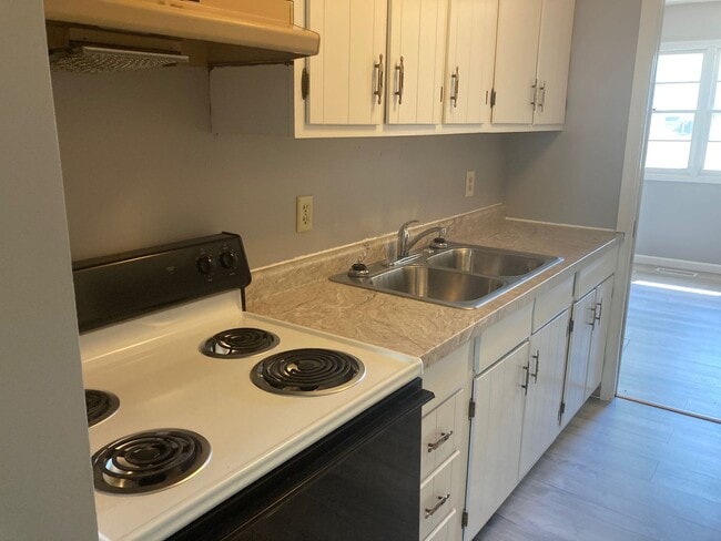 1319 Sylvan St in Grand Island, NE - Foto de edificio - Building Photo