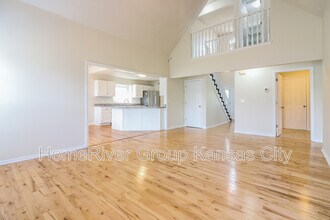 1019 Oak Dr in Raymore, MO - Building Photo - Building Photo