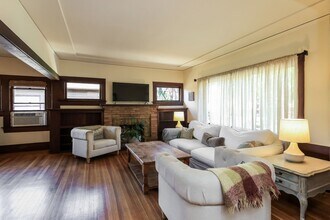 2749 Pleasant St in Oakland, CA - Building Photo - Building Photo