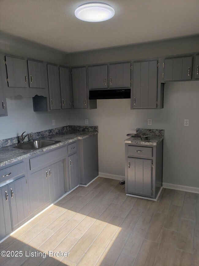 102 E Florence Ave in Louisville, KY - Building Photo - Building Photo