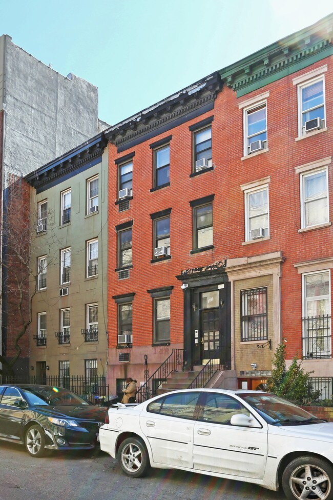 320 E 19th St in New York, NY - Building Photo - Building Photo