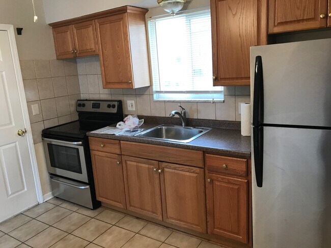 266 W 14 Mile Rd, Unit 2 in Clawson, MI - Building Photo - Building Photo