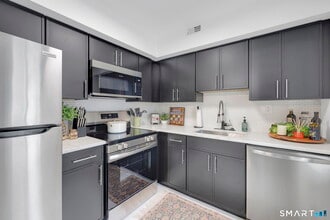 62 Candlewood Dr in South Windsor, CT - Building Photo - Building Photo