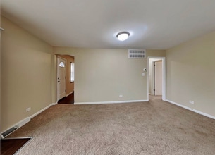 569 Germaine Ln in Elk Grove Village, IL - Building Photo - Building Photo