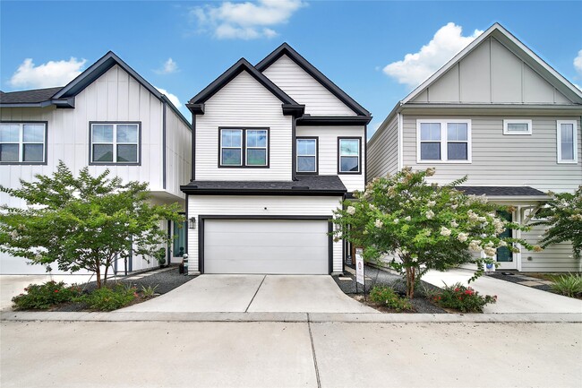 property at 6727 Parker Oaks Ln