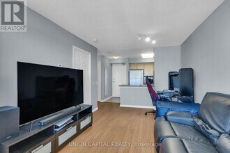 155 Beecroft Rd in Toronto, ON - Building Photo - Building Photo