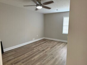 1523 Pine Cone Ln NW in Conyers, GA - Foto de edificio - Building Photo