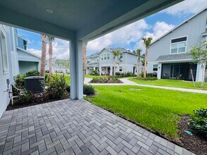 16411 Powerscourt Dr in Westlake, FL - Building Photo - Building Photo