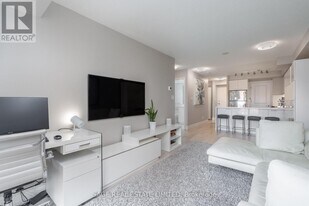 308 Palmerston Ave in Toronto, ON - Building Photo