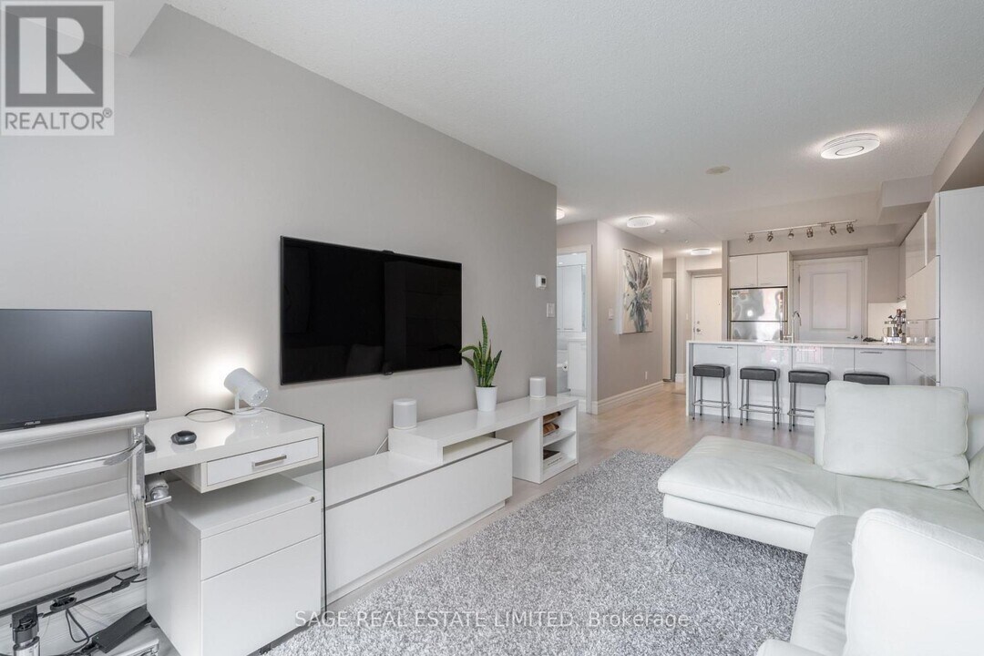 308 Palmerston Ave in Toronto, ON - Building Photo