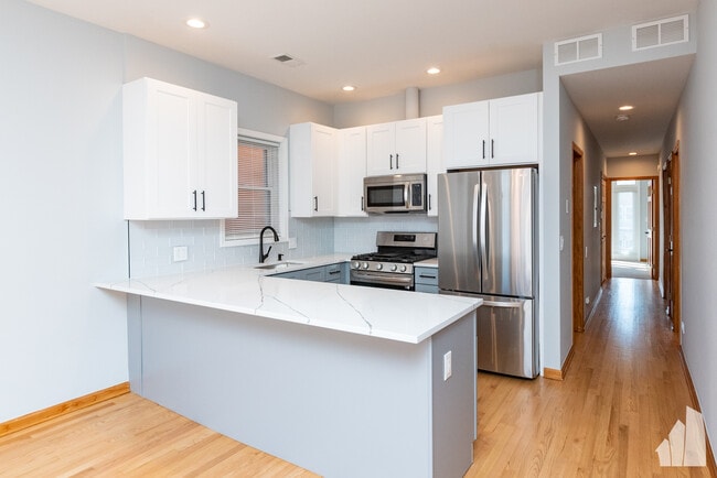 2338 N Greenview Ave, Unit 2B