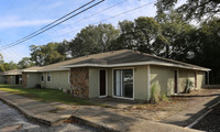 Pineywood Apartments in Milton, FL - Building Photo - Building Photo