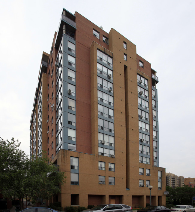 Lorette Manor in Toronto, ON - Building Photo - Building Photo