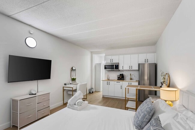 7701 Lundy's Ln in Niagara Falls, ON - Building Photo - Building Photo