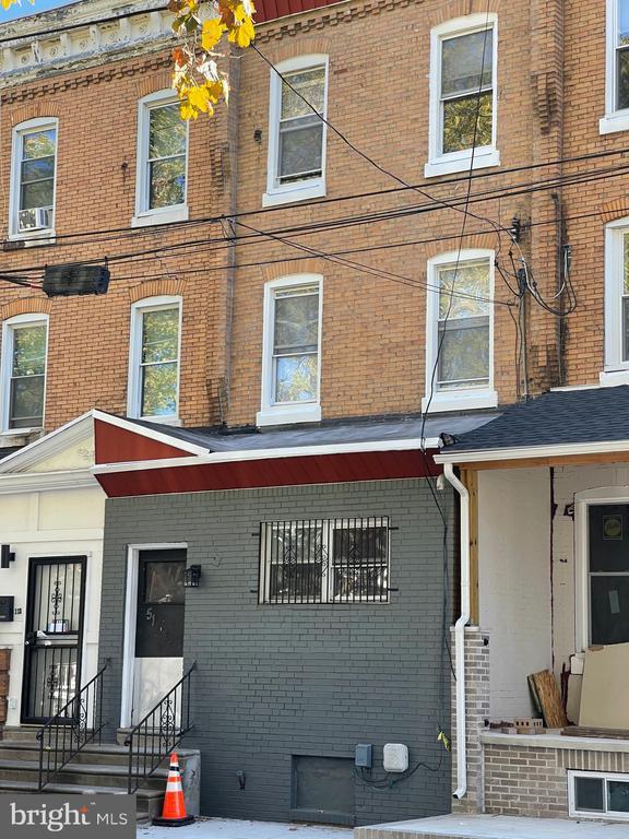 property at 5122 ARCH St