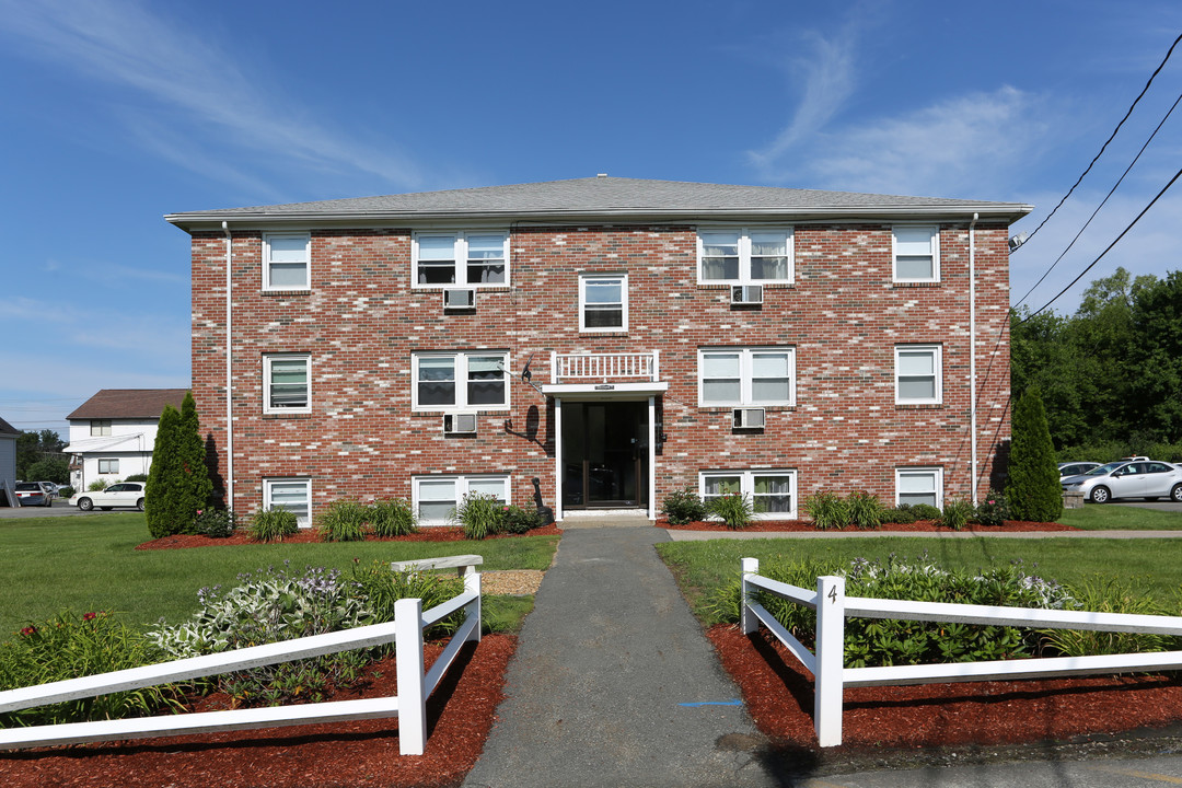 Willow Park Apartments in Salem, NH - Building Photo