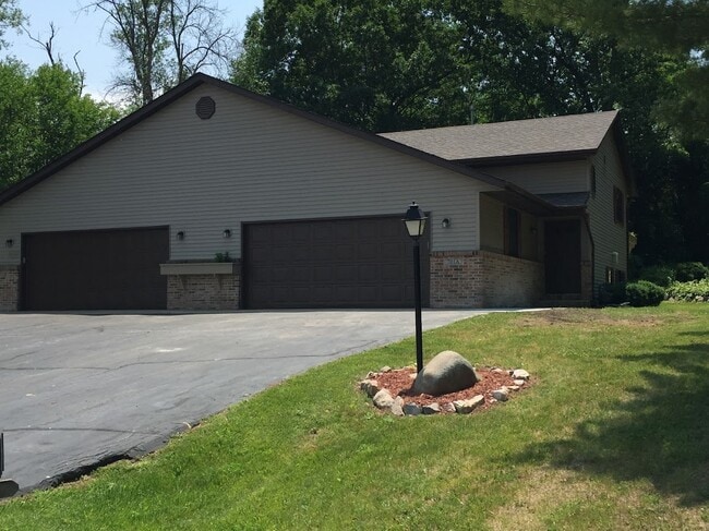 701 Mink Ranch Rd in Burlington, WI - Building Photo - Building Photo