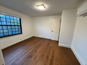 1172 Massachusetts Ave, Unit 214 in Cambridge, MA - Foto de edificio - Building Photo