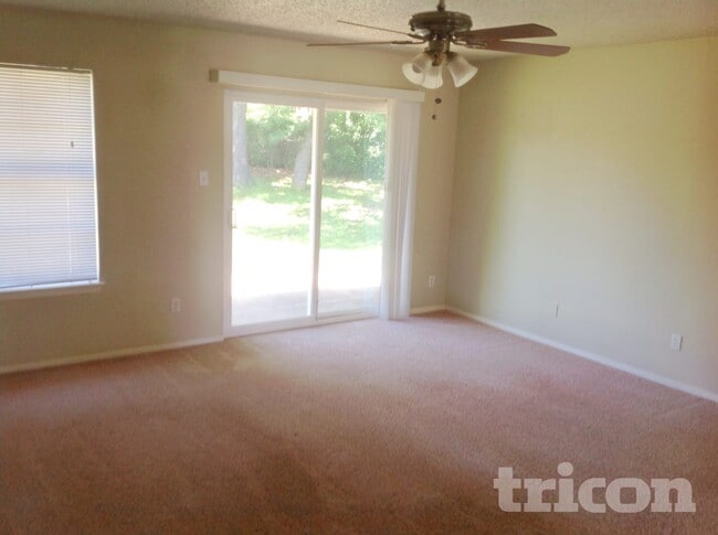 1721 Oak Tree Dr in Denton, TX - Building Photo - Building Photo