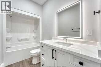 762 S Pacific Ave in Windsor, ON - Building Photo - Building Photo