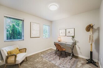 1807 SW 96th Ln in Seattle, WA - Foto de edificio - Building Photo