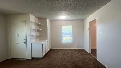 45309 10th St W in Lancaster, CA - Foto de edificio - Building Photo