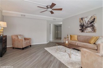 511 Aurora Ave-Unit -UNIT 118 in Naperville, IL - Building Photo - Building Photo