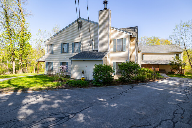 Brookside Commons in Durham, NH - Foto de edificio - Building Photo