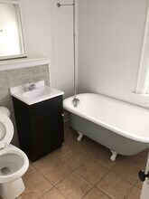 1649 N Warren Ave, Unit Lower in Milwaukee, WI - Building Photo - Building Photo