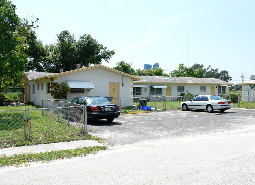 729-731 NW 2nd St in Fort Lauderdale, FL - Building Photo