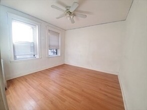 1568 Commonwealth Ave, Unit 7 in Boston, MA - Foto de edificio - Building Photo
