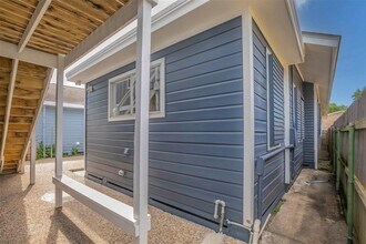 5220 Avenue P 1/2 Rear in Galveston, TX - Building Photo - Building Photo